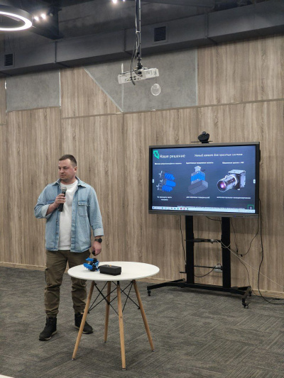 Второй участник: ООО "ИСМ-Технологии" - "умные руки" для промышленности